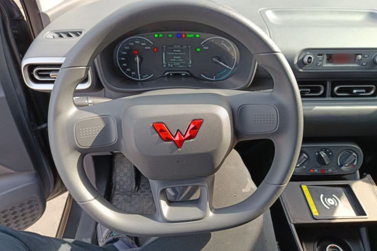 Used Wuling Hongguang New Energy 2025 Extended-Range Hybrid 50 km Utility Version
