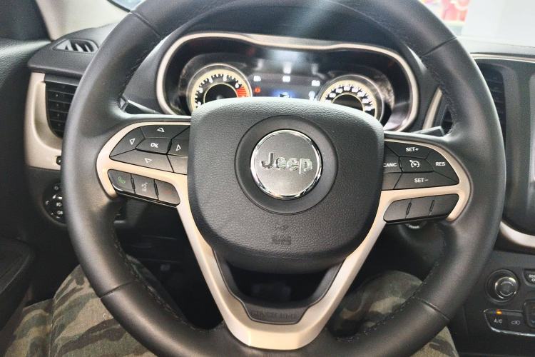 Used Jeep Cherokee 2016 2.0L Superior Edition