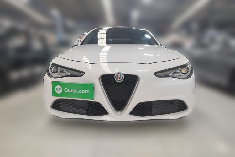 Used Alfa Romeo Giulia 2017 2.0T 200HP Luxury Edition
