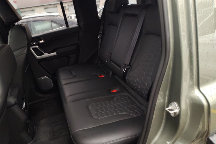 Used 212 T01 2024 2.0T Explorer Left Rear Seat