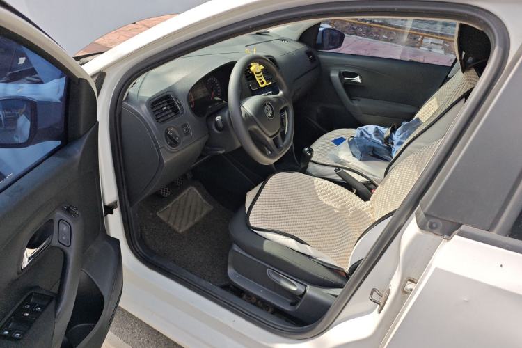 Used Volkswagen Polo 2016 1.4L Manual Fashion Model Driver Seat