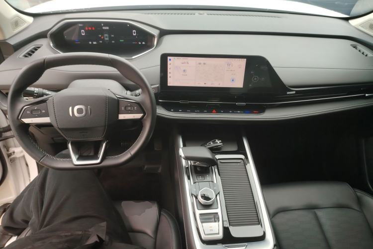 Used CHANGAN NEVO Q05 2024 All-New Flavorful Edition 125 Flagship Model - CATL Center Console