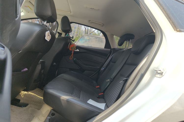 Used Ford Focus 2015 Hatchback EcoBoost 125 Automatic Supreme Style Edition Left Rear Seat