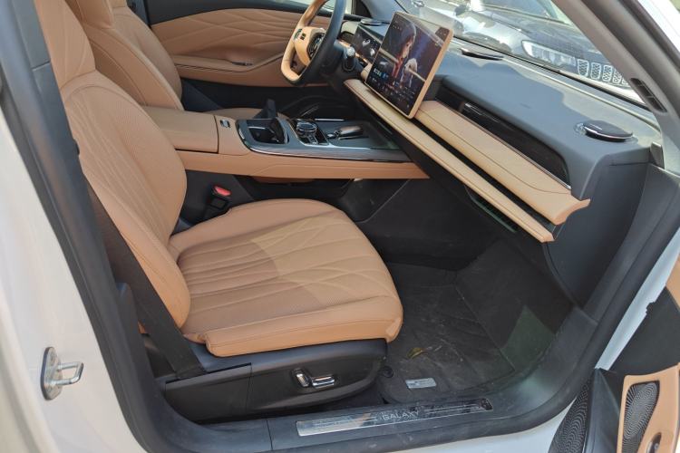 Used Geely Galaxy 8 2025 130km EM-i Deluxe Edition Right Front Seat
