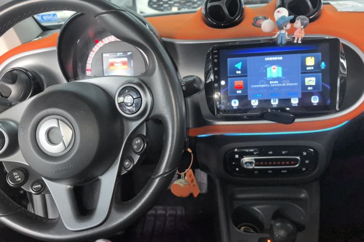 Used smart fortwo 2015 1.0L 52 kW Hardtop Passion Edition Center Console