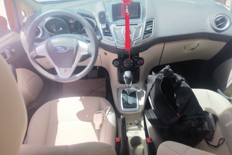 Used Ford Fiesta 2013 Sedan 1.5L Automatic Fashion Edition Center Console