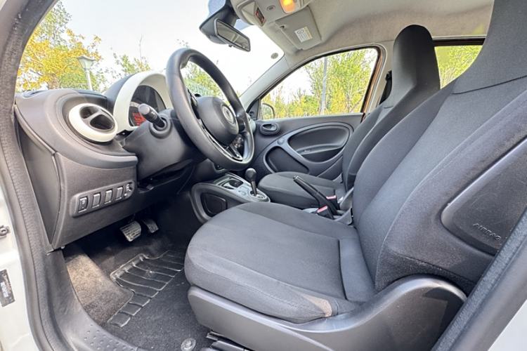 Used smart forfour 2016 1.0L 52 kW Dynamic Edition
