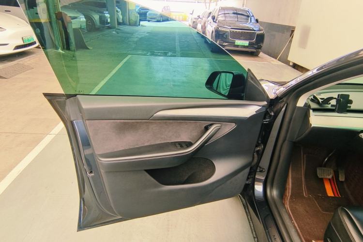 Used Tesla Model Y 2024 Rear-Wheel-Drive Version Interior 4