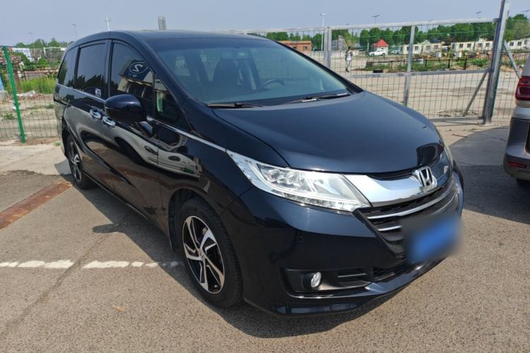Used Honda Odyssey 2015 Updated Version 2.4L Smart Edition Front Right 45 Deg