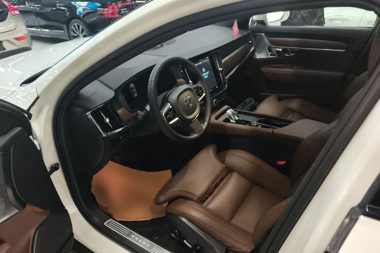 Used Volvo V90 2024 Cross Country B5 AWD Prestige Edition