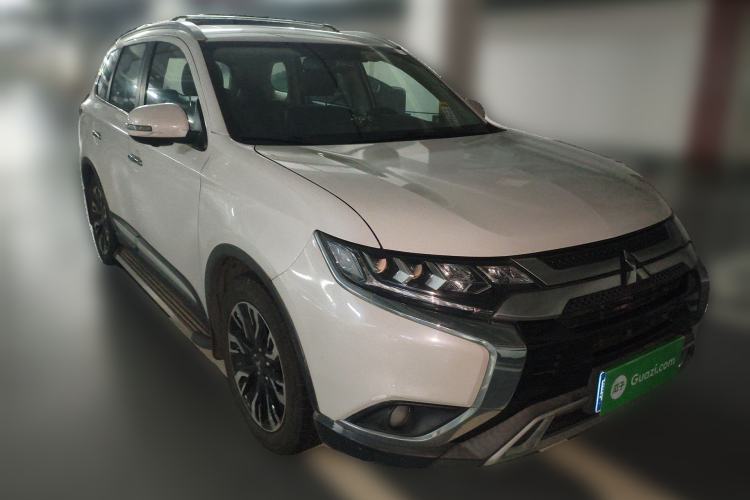 Used Mitsubishi Outlander 2019 2.4L 4x4 Zhi Xiang Edition 7 Seats China VI Standard Front Right 45 Deg