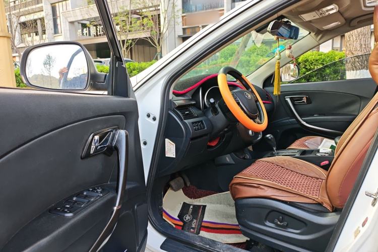 Used Bestune X80 2015 2.0L automatic luxury version Driver Seat