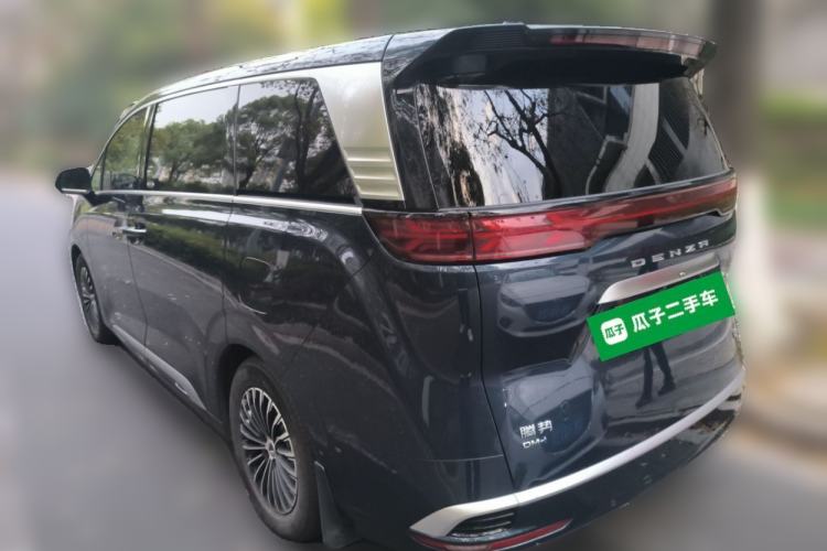 Used Denza D9 2022 DM-i 1040 Prestige Model
