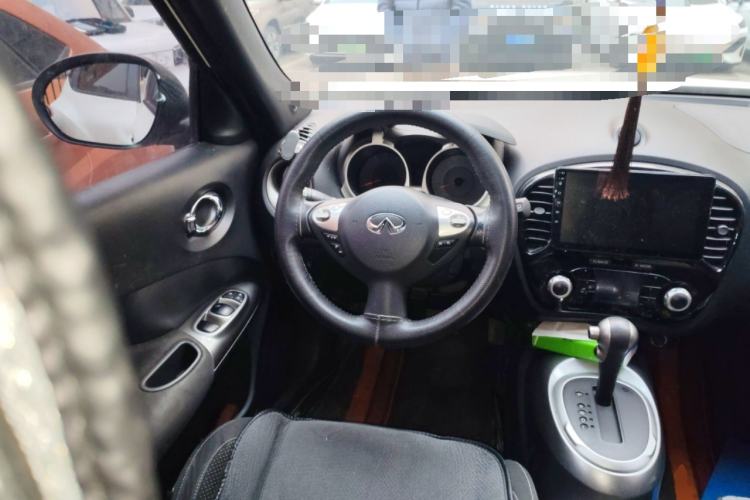 Used Infiniti ESQ 2014 1.6L Spontaneous Edition