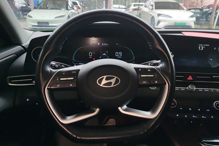 Used Hyundai Elantra 2023 1.5L CVT LUX Prestige Edition Steering Wheel