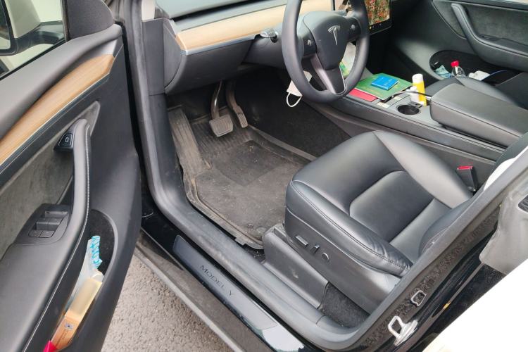 Used Tesla Model Y 2022 Rear-Wheel-Drive Version
