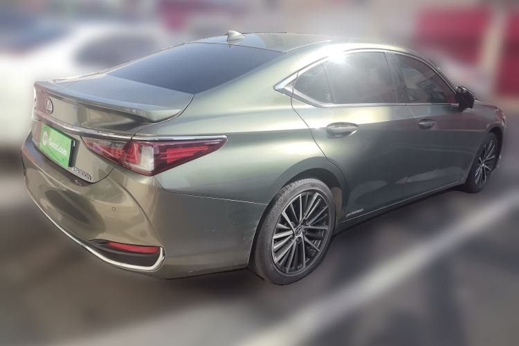 Used Lexus ES 2021 300h Deluxe Edition
