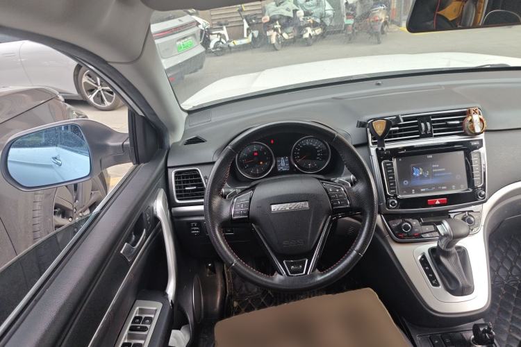 Used Haval M6 2018 Revised Version 1.5T DCT Two-Wheel Drive Elite Edition Steering Wheel