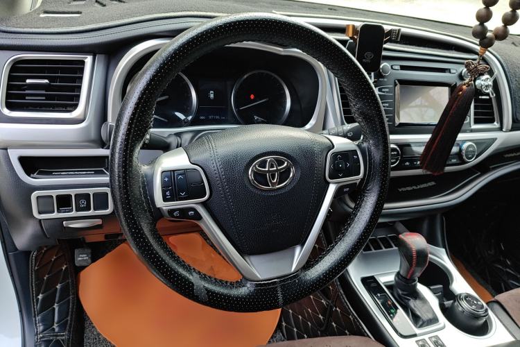 Used Toyota Highlander 2017 2.0T Four-Wheel Drive Luxury Edition 7 Seats Steering Wheel