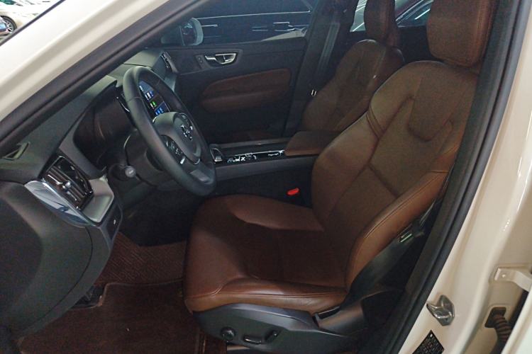 Used Volvo XC60 2023 B5 4x4 Smart Luxury Edition