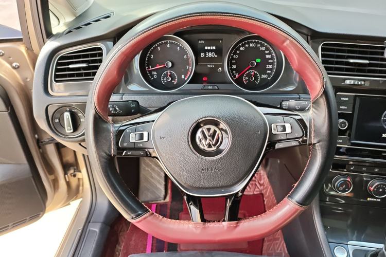 Used Volkswagen Golf 2018 230TSI Automatic Luxury Version Steering Wheel