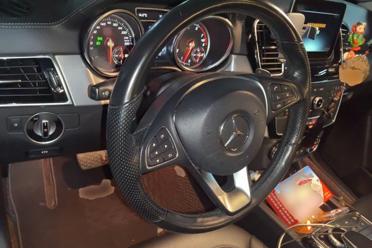 Used Mercedes-Benz GLE Coupe 2017 GLE 400 4MATIC Coupe SUV Steering Wheel