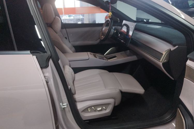 Used ONVO L60 2024 60 kWh Rear-Drive Version