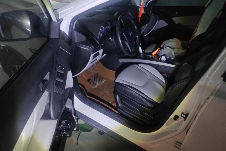 Used Luxgen U6 SUV 2014 1.8T Fashion Edition Driver Seat