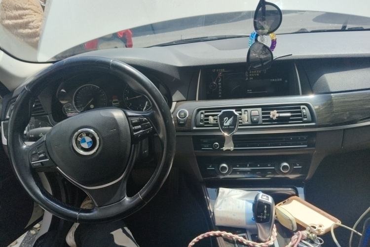 Used BMW 5 Series 2014 525Li Luxury Design Package Center Console