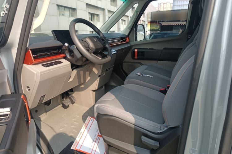 Used Farizon Super VAN 2025 Yucheng Action-Pak, Short-Axle 68kWh ZhiXin, 5-seater