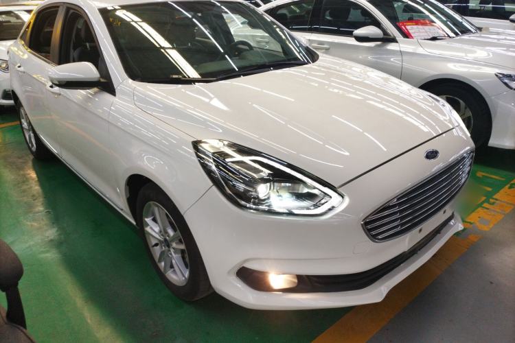 Used Ford Escort 2019 Revised Version 1.5L Automatic Enjoyment Type China VI Standard Front Right 45 Deg