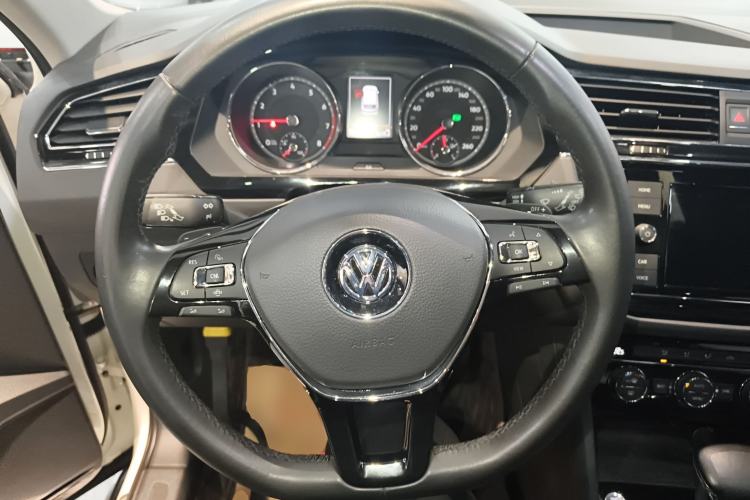 Used Volkswagen Tiguan L 2019 330TSI Automatic Two-Wheel Drive Panoramic Comfort Edition China VI Standard
