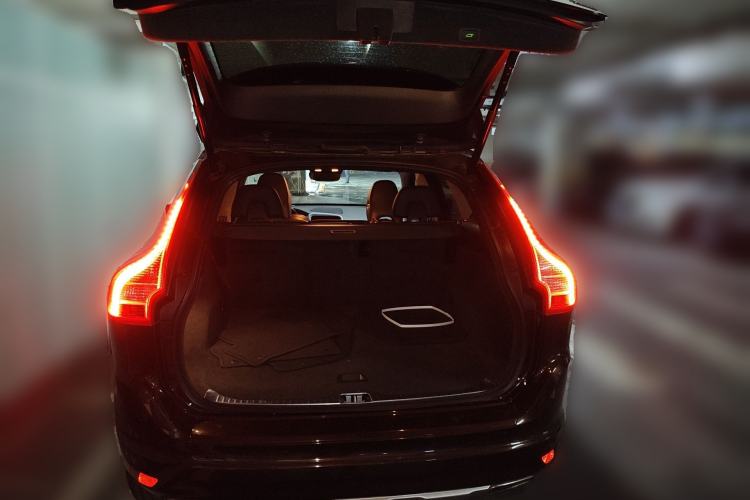 Used Volvo XC60 2017 T5 AWD Smart Upgrade Edition Trunk