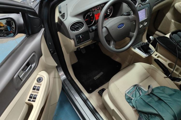 Used Ford Focus 2013 Sedan Classic 1.8L Manual Base Model