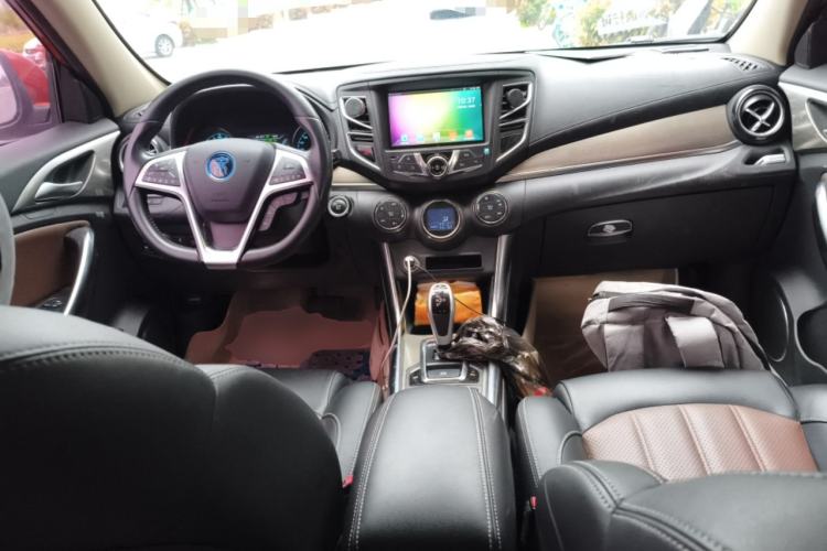 Used BYD Song New Energy 2017 Song DM 1.5TID All-Wheel Drive Luxury Model Center Console