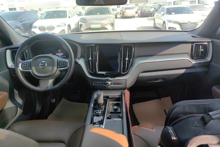 Used Volvo XC60 2022 B5 4x4 Zhiyi Luxury Edition