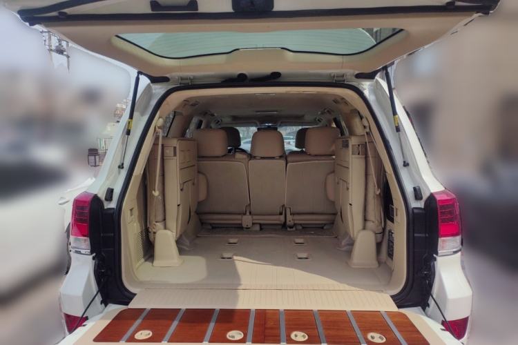 Used Toyota Land Cruiser 2021 5.7L VXR Genuine Leather – Middle East Trunk