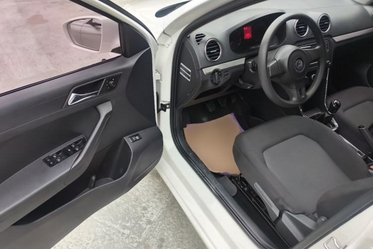 Used Volkswagen Jetta 2015 Value Edition 1.6L Manual Fashionable Style

