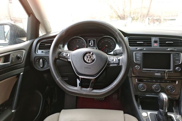 Used Volkswagen Golf 2017 230TSI Automatic Luxury Million-Vehicle Commemorative Edition Steering Wheel