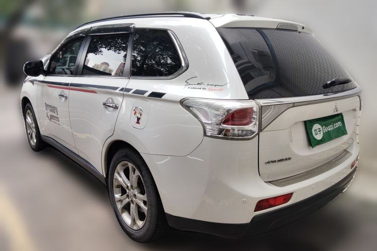Used Mitsubishi Outlander 2013 2.4L Four-Wheel Drive Luxury Navigation Version 7 Seats