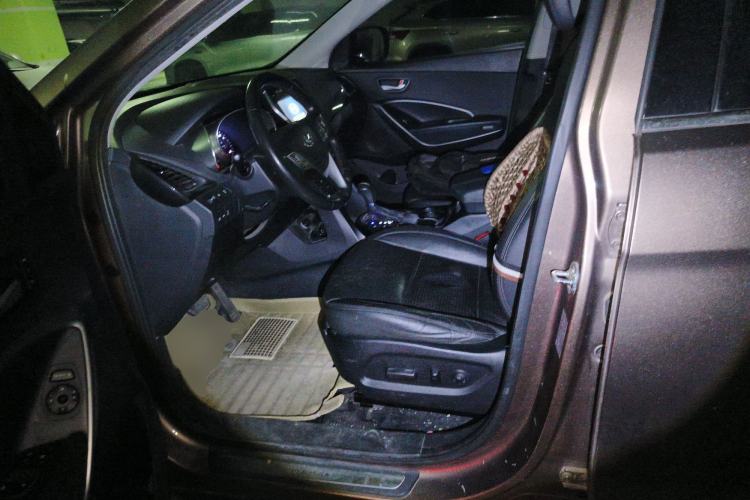 Used Hyundai Santa Fe 2013 Revised Version 2.0T Automatic All-Wheel Drive Top-Tier Trim Left Front Seat