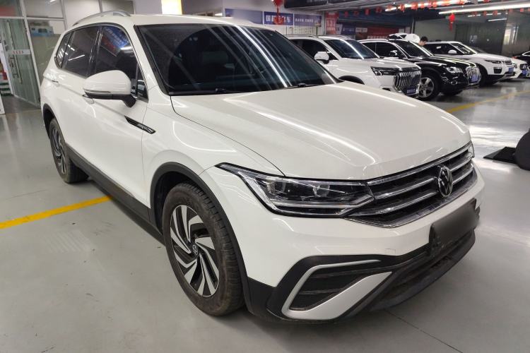 Used Volkswagen Tiguan L 2024 330TSI Automatic Two-Wheel Drive Smart Edition Front Right 45 Deg