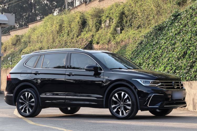 Used Volkswagen Tiguan L 2023 Restyled 330TSI Automatic Two-Wheel Drive R-Line Enhanced Comfort Version