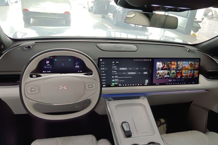 Used XPeng G9 2025 625 Long-Range Max Center Console