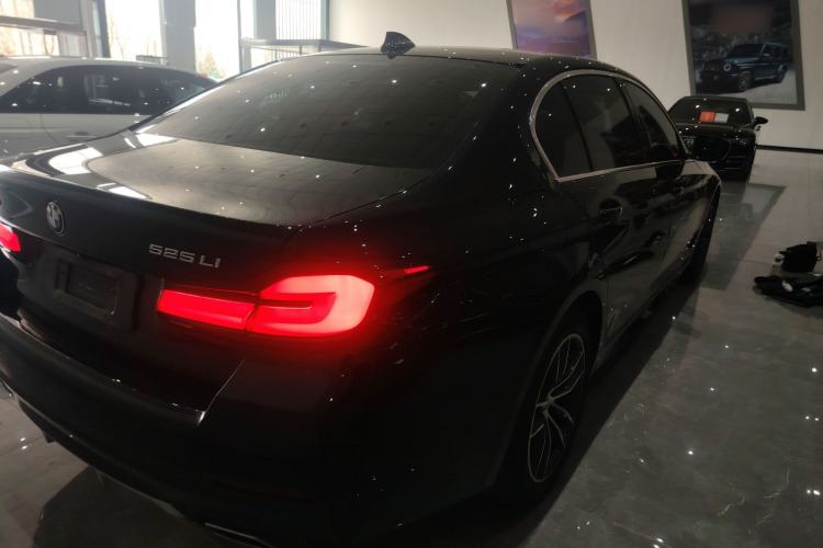 Used BMW 5 Series 2022 Second Facelift 525Li M Sport Package Rear Right 45 Deg