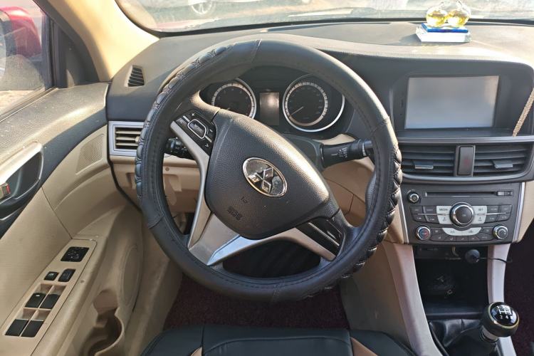 Used Soueast V5 Lingzhi 2012 1.5L Manual Comfort Edition Steering Wheel