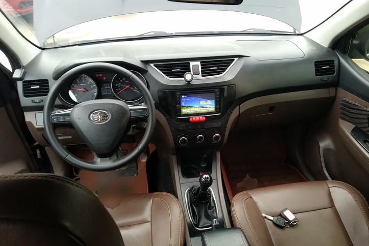 Used FAW Senya S80 2015 1.5L Manual 5-Seater Urban Edition Center Console