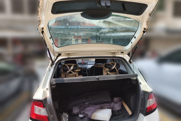 Used Skoda Fabia 2015 1.4L Manual Front-Wheel Drive Model Trunk