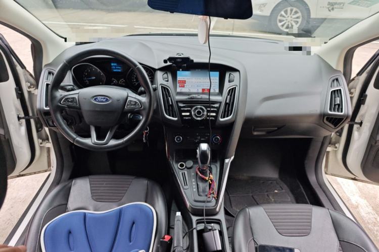 Used Ford Focus 2018 Hatchback Classic 1.6L Automatic Trendy SmartDrive Edition Center Console