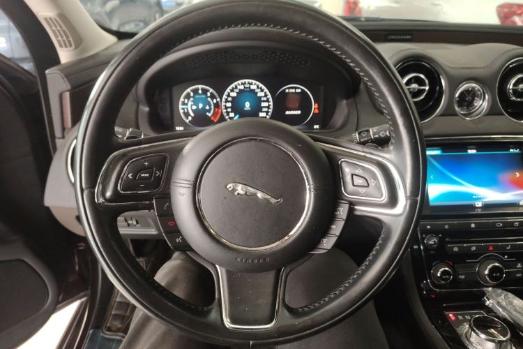 Used Jaguar XJ 2016 XJL 2.0T Two-Wheel-Drive Elegant Business Edition